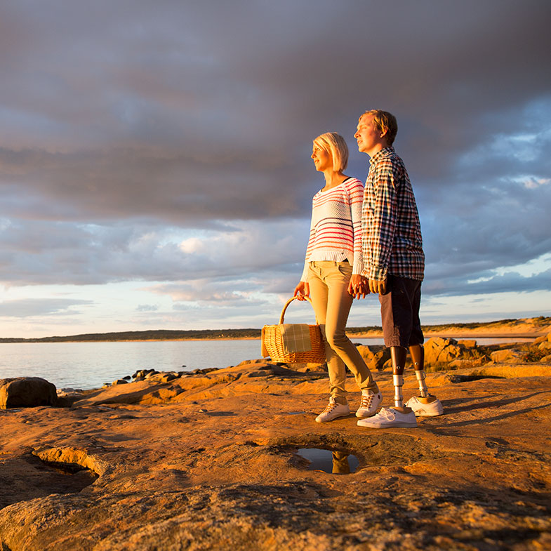 christoffer lindhe and his wife looking at the sunset